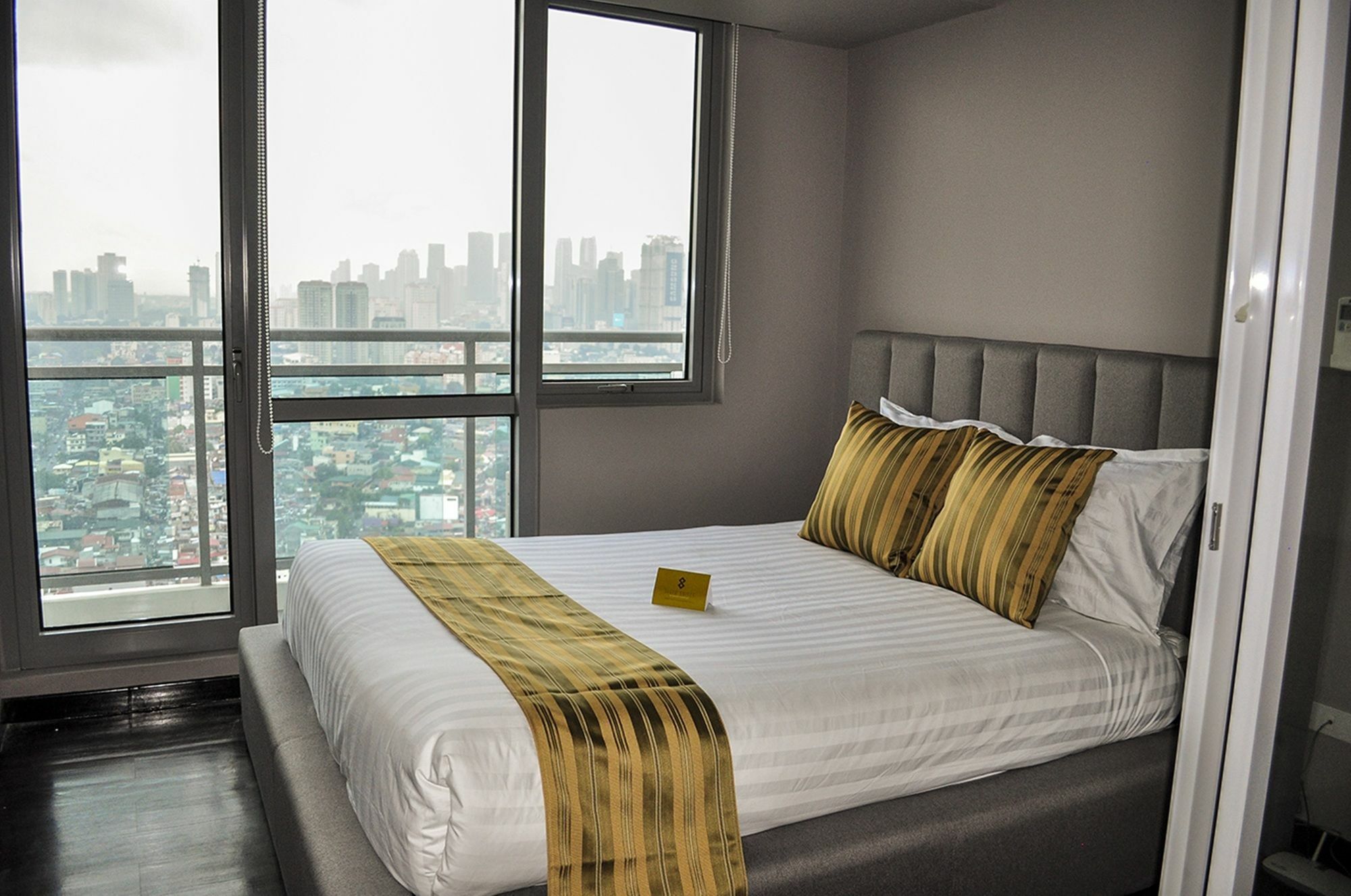 Siglo Suites @ The Acqua Private Residences Mandaluyong Buitenkant foto