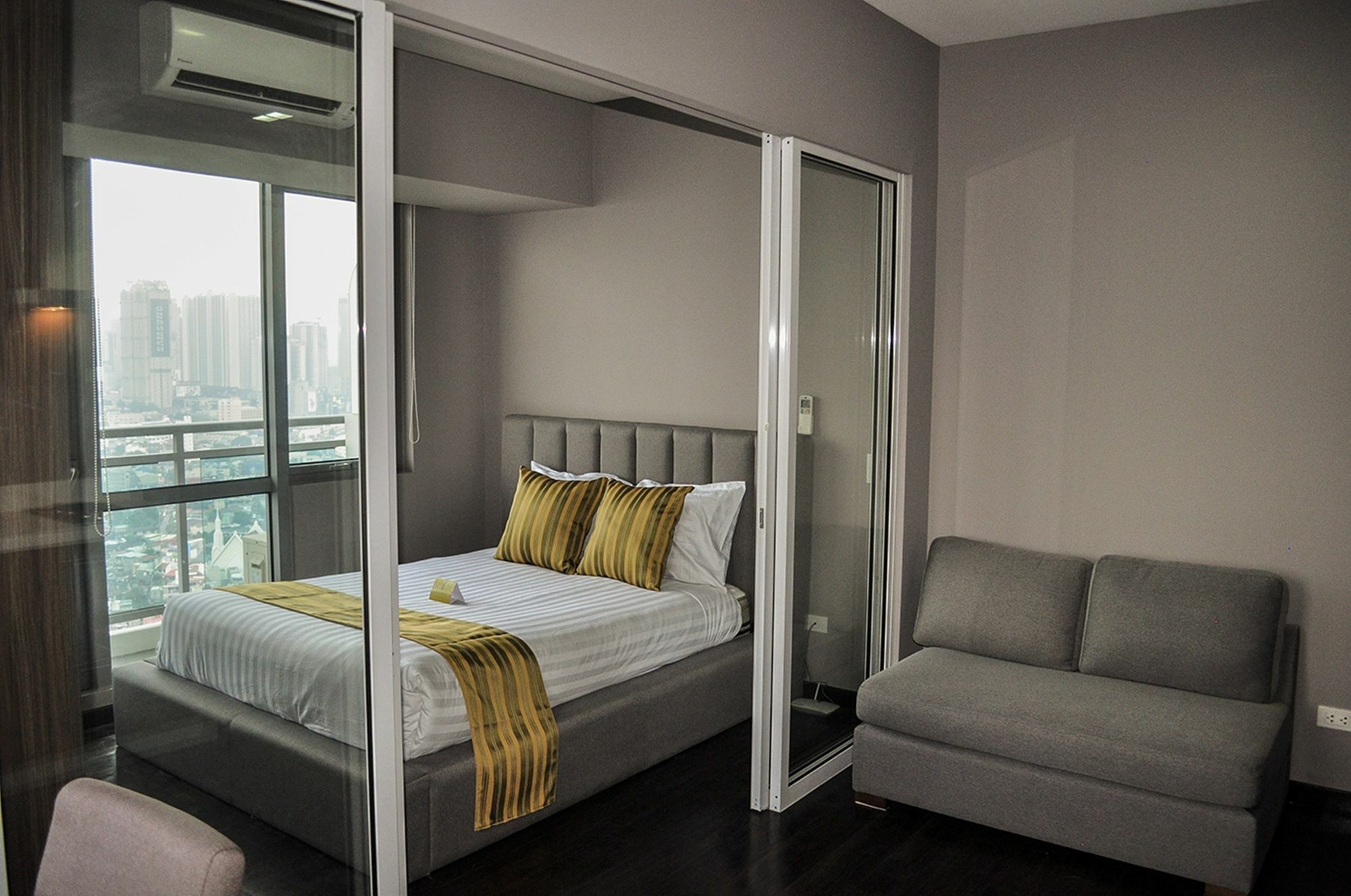 Siglo Suites @ The Acqua Private Residences Mandaluyong Buitenkant foto