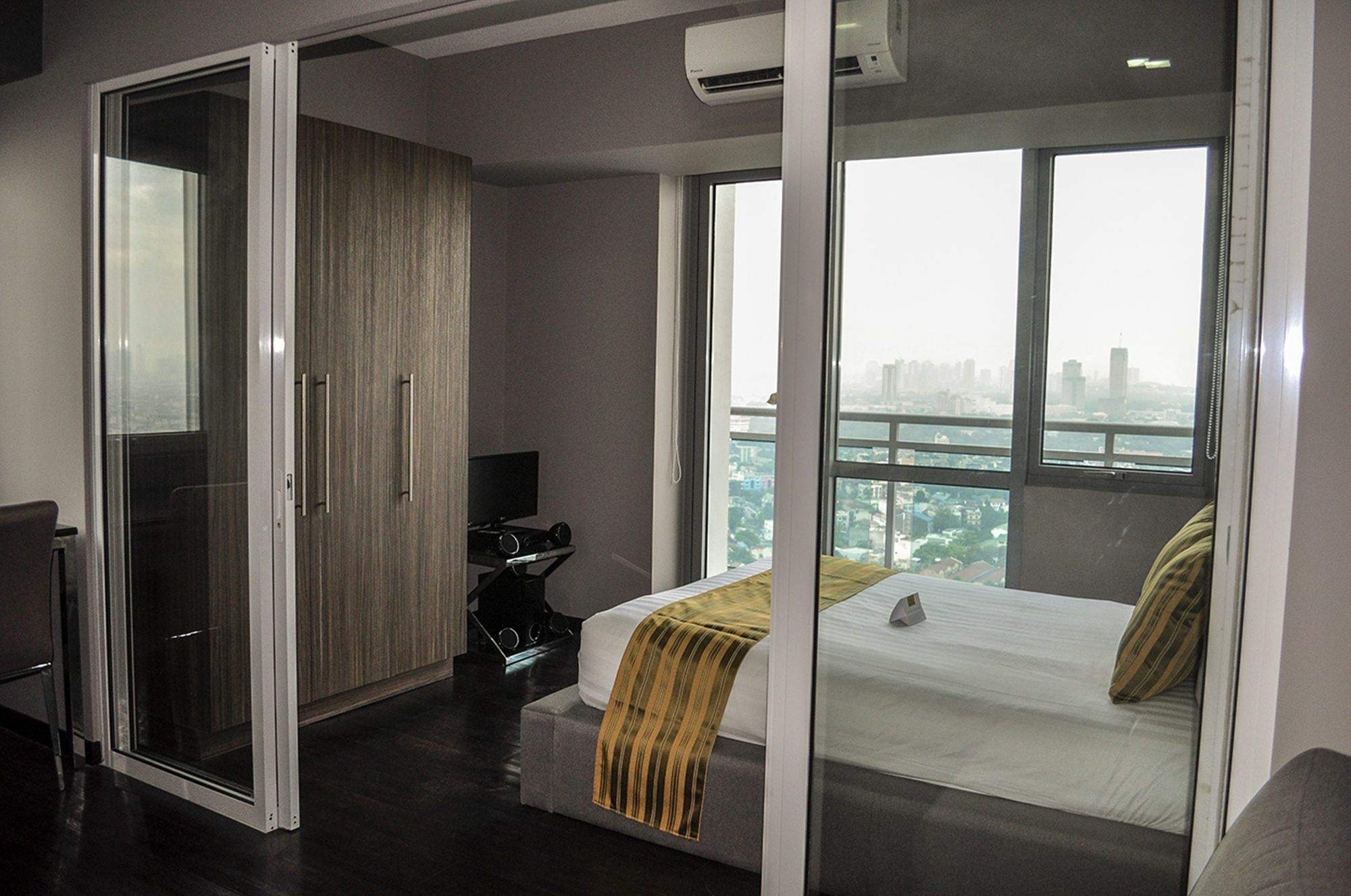 Siglo Suites @ The Acqua Private Residences Mandaluyong Buitenkant foto